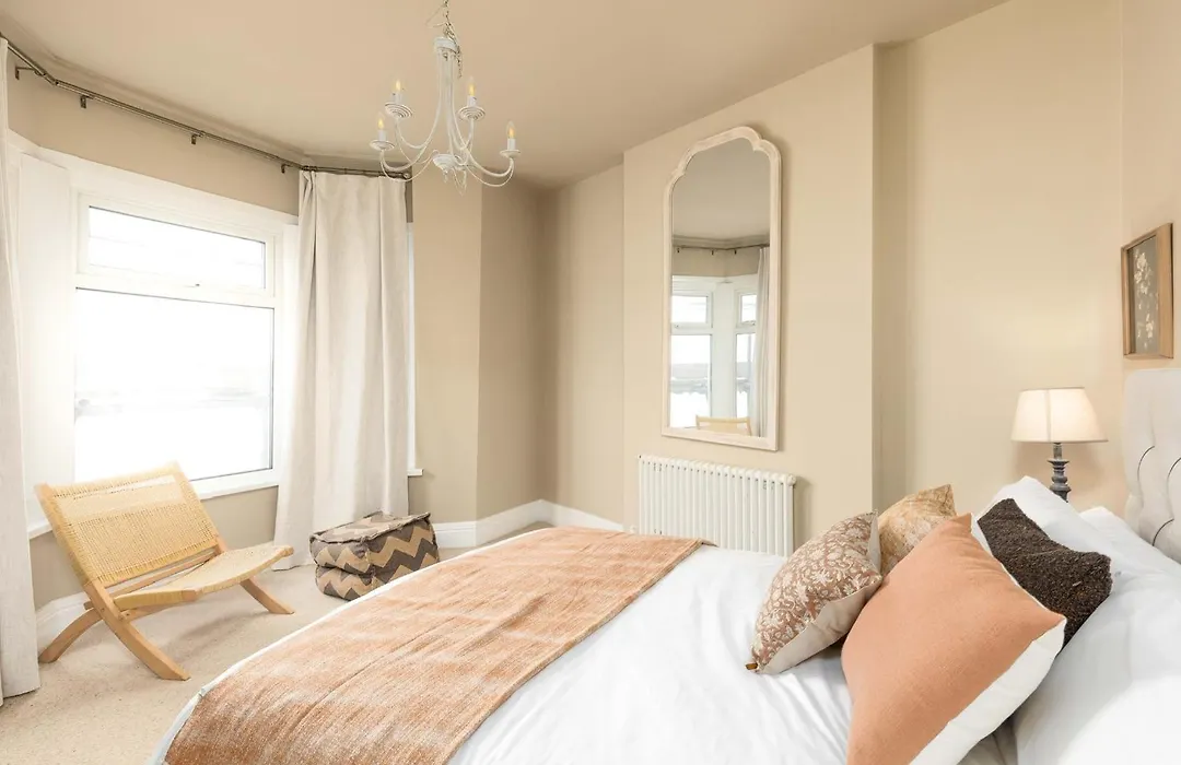 Luxury Townhouse In Cardiff City Centre, 5 Bedrooms, Up To 12 Guests-1