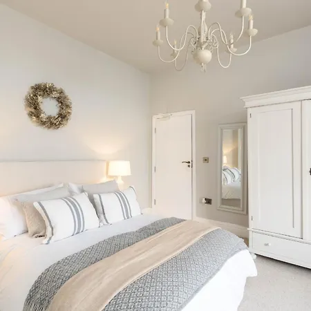 Luxury Townhouse In Cardiff City Centre, 5 Bedrooms, Up To 12 Guests-2